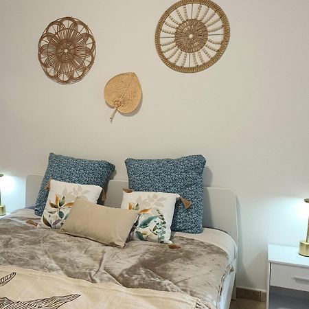 Chambres D'Hotes & Jacuzzi - A L'Ombre Des Amandiers Saint-Martin-dʼArdèche 외부 사진