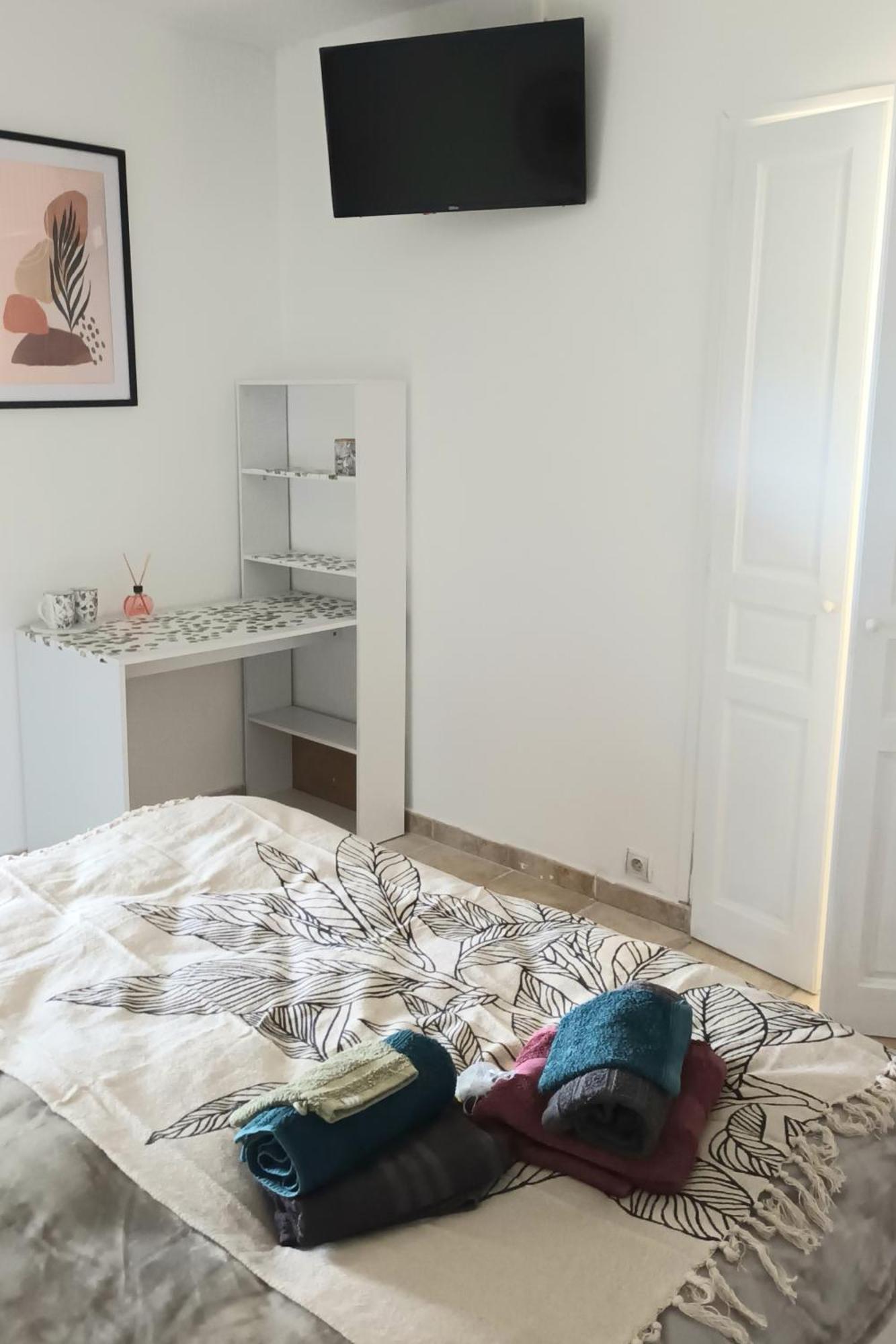 Chambres D'Hotes & Jacuzzi - A L'Ombre Des Amandiers Saint-Martin-dʼArdèche 외부 사진